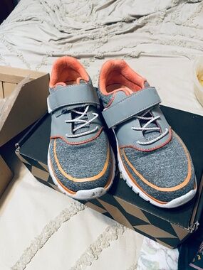 Size 5 1/2 women’s sneakers therapeutic shoes